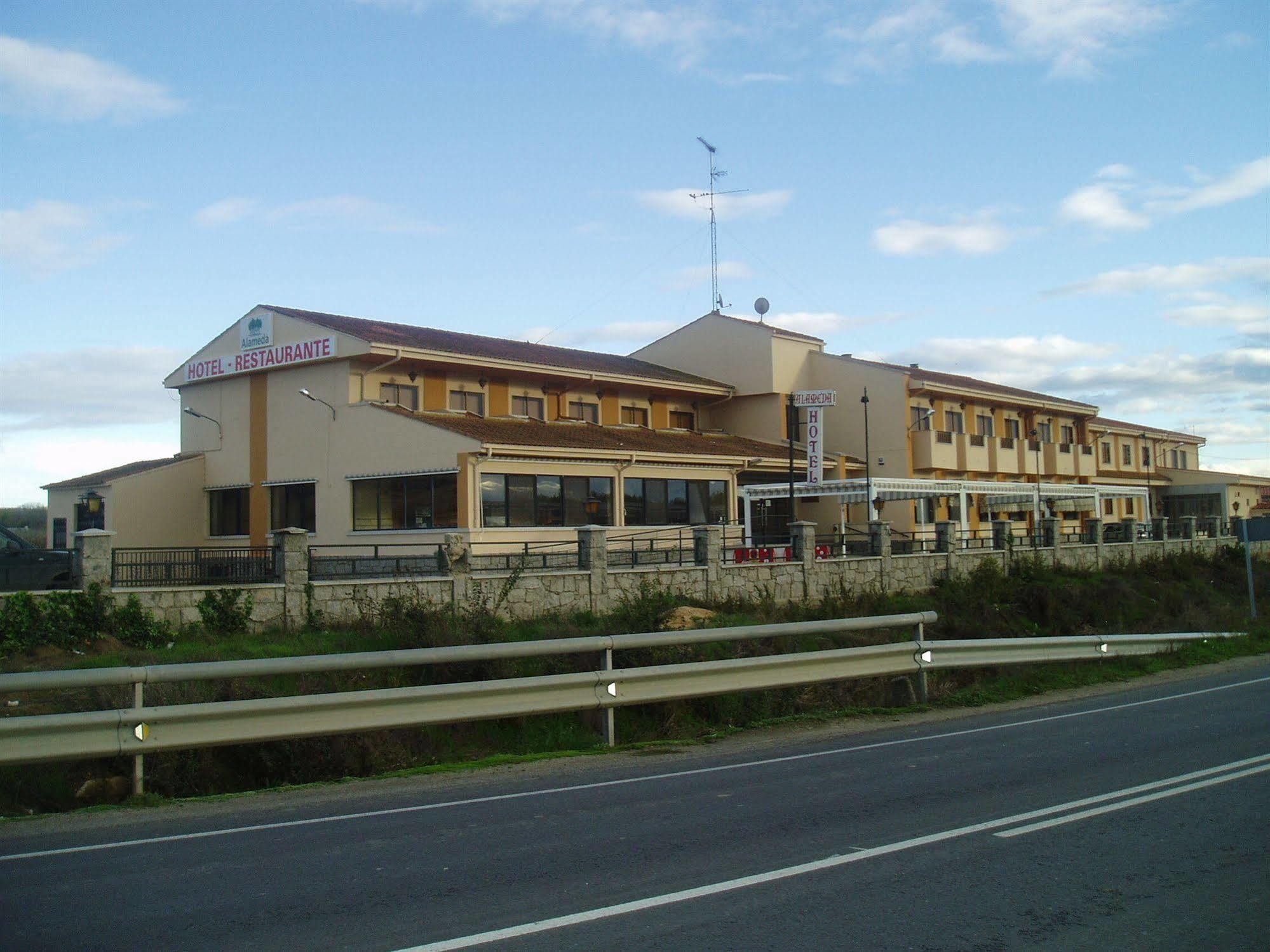 אלבה דה טורמס Hotel Alameda מראה חיצוני תמונה
